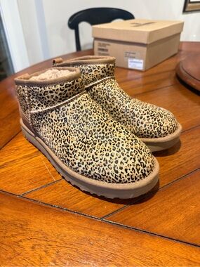 Leopard Print Uggs W9